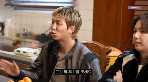Epik High YouTube频道《EPIKASE》节目截图，防弹少年团RM与Suga作为嘉宾出镜，分享生活趣事。