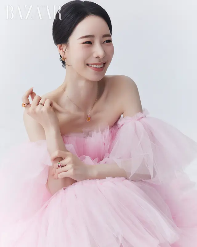 林智妍佩戴Bellona Edge系列春日高级感穿搭