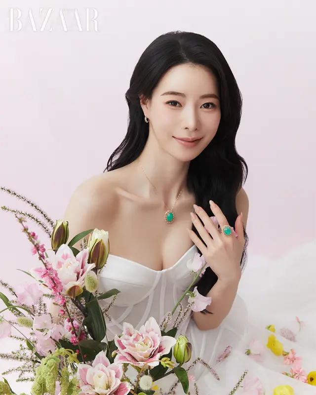 林智妍演绎光之四季系列彩色宝石项链