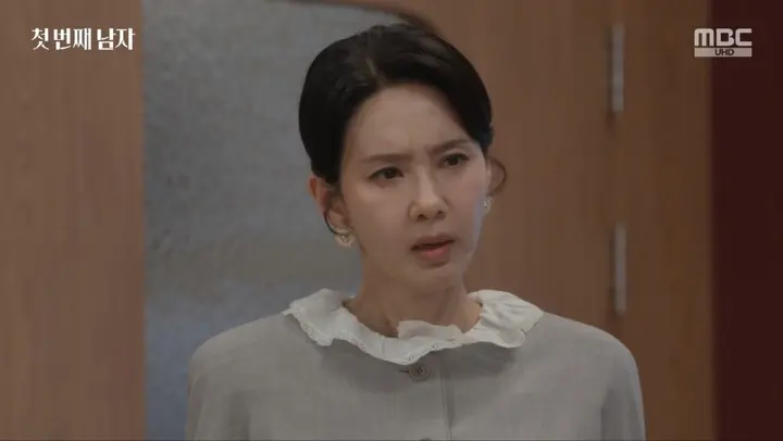 姜俊浩得知身世真相后躲在角落绝望痛哭