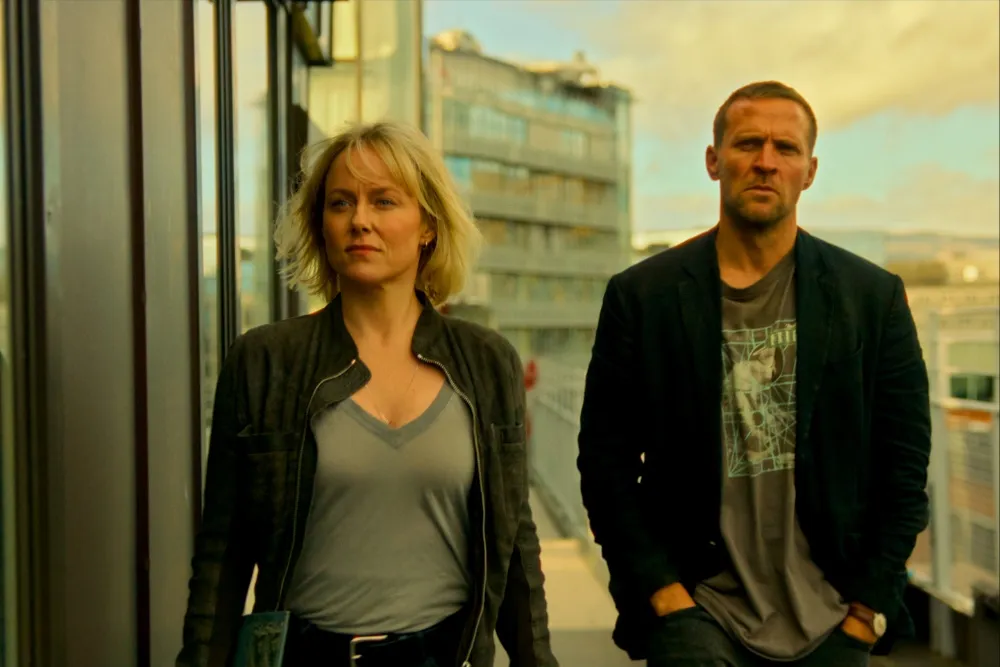 网飞悬疑神作《哈利·霍尔探长》幕后猛料：开局发便当，原作者亲自操刀！