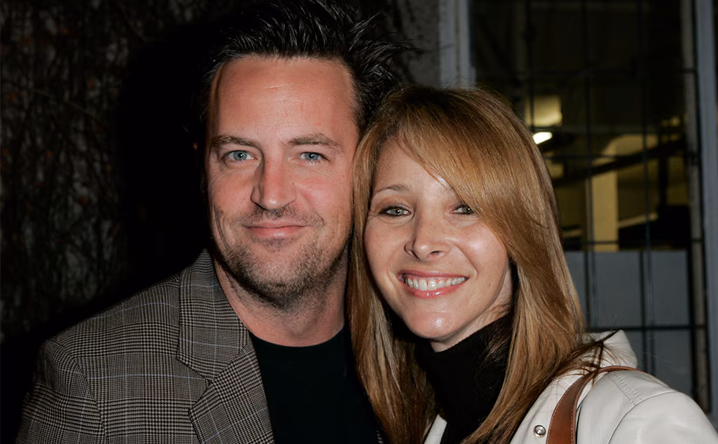 Matthew Perry and Lisa Kudrow during Stars Make Their Voices Heard at a Silent Auction for Lollipop Theater Network at Private Home in Beverly Hills, California, United States.