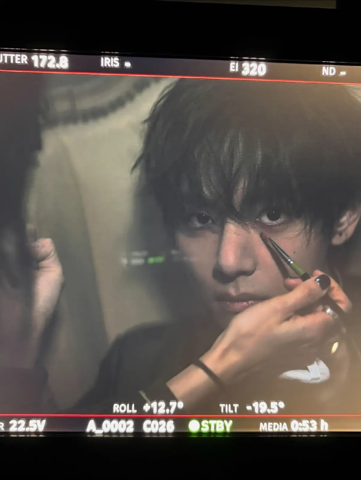 防弹少年团V与美国知名脱口秀主持人亲密合影