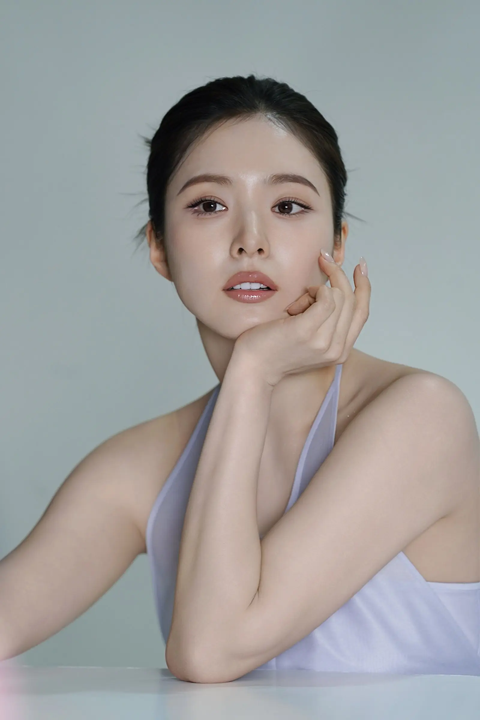 申世景露出额头展现干练成熟美感造型