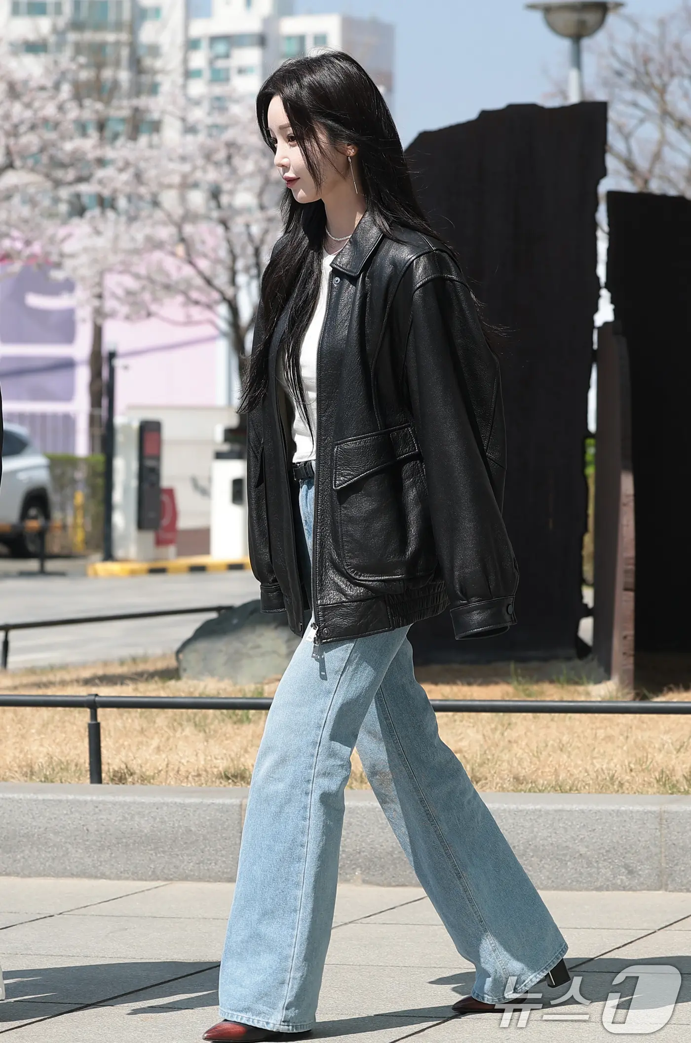 前SeeYa组合成员南奎里前往首尔木洞SBS大楼录制两点出逃Cultwo Show电台节目