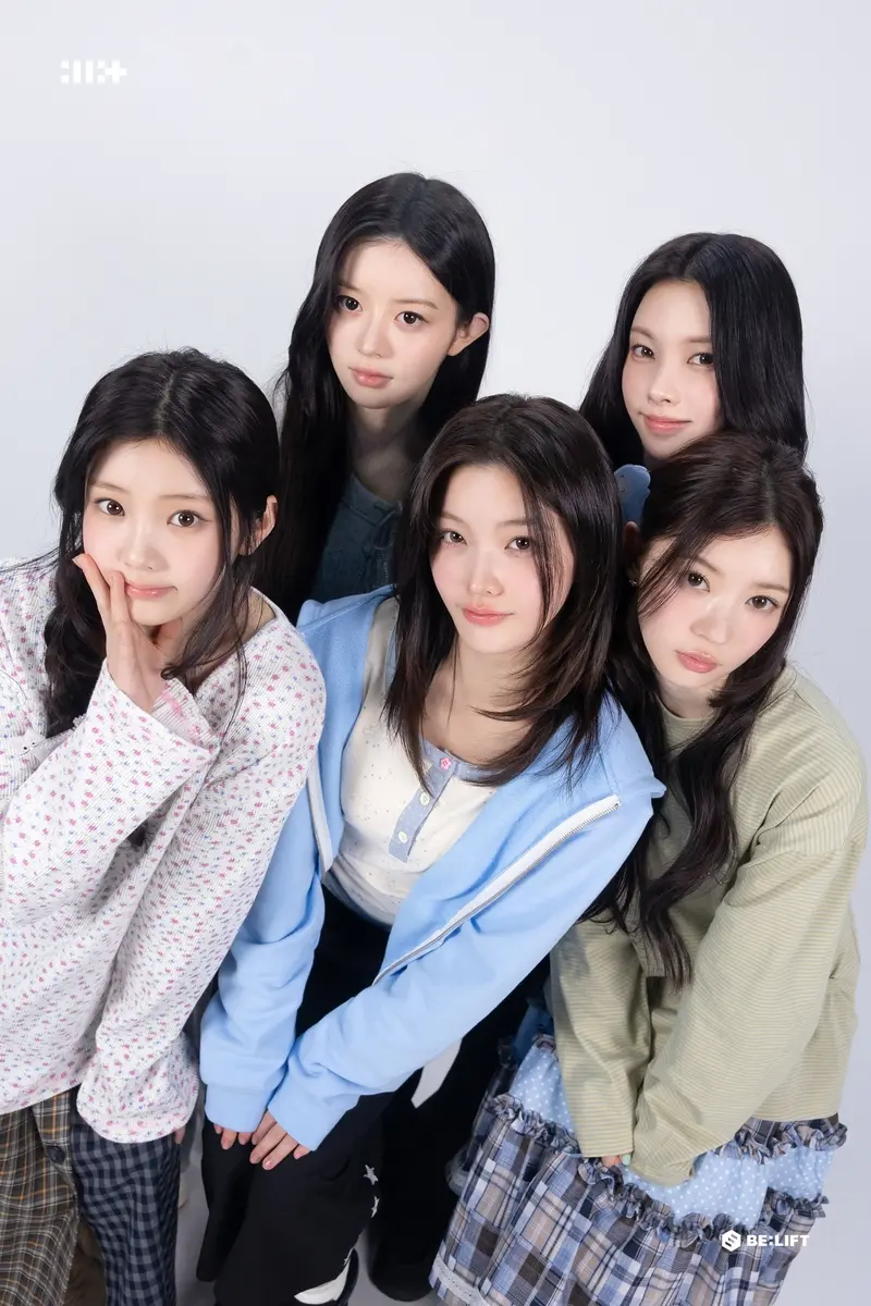 韩国人气女团ILLIT活力宣传照