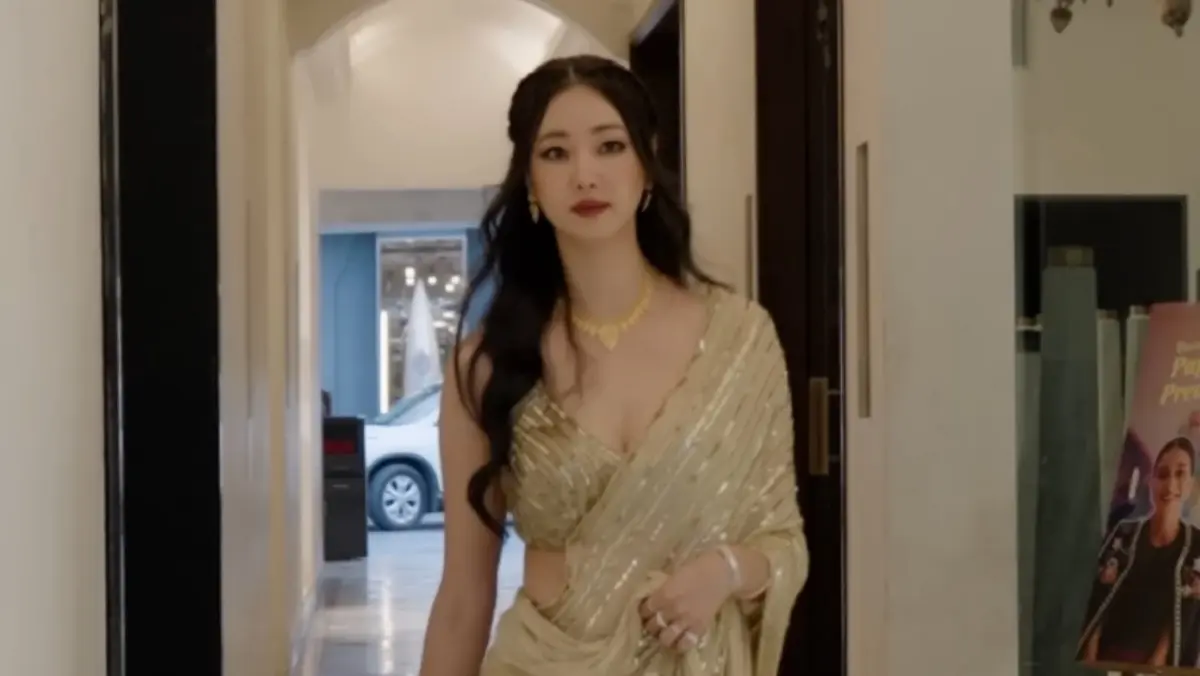 金莎朗在YouTube频道分享体验印度传统美容沙龙的视频画面