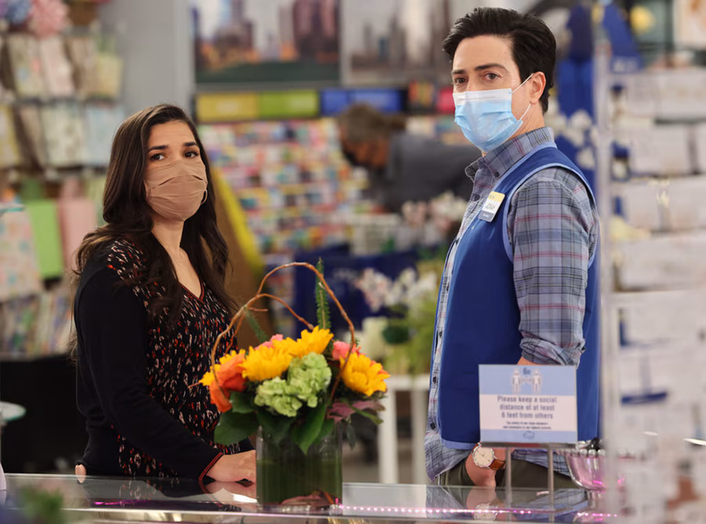 鲁比·罗丝蝙蝠女侠战衣造型