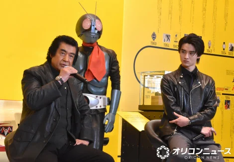 『トップタイム B01 レーシング 仮面ライダー リミテッド』ポップアップストア取材会に参加した(左から)藤岡弘、、藤岡真威人 (C)ORICON NewS inc.
