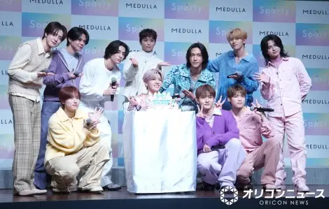 パーソナライズヘアケアブランド『MEDULLA』新CM発表会に登壇したINI（前列左から）尾崎匠海、高塚大夢、田島将吾、木村柾哉（後列左から）佐野雄大、藤牧京介、西洸人、後藤威尊、池崎理人、許豊凡、松田迅 （C）ORICON NewS inc.