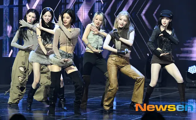 韩国人气女团 Kep1er 在 MBC Show Champion 节目录制现场展现绝美打歌舞台的精彩瞬间
