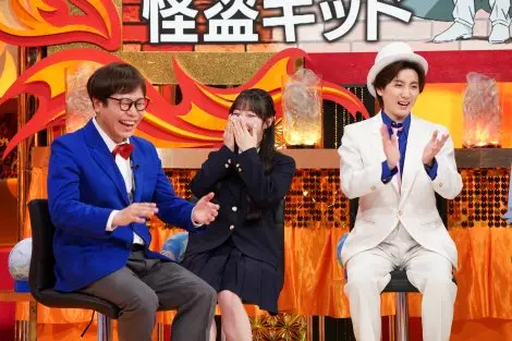 SixTONES京本大我身穿怪盗基德白色西装在综艺节目中的惊艳亮相