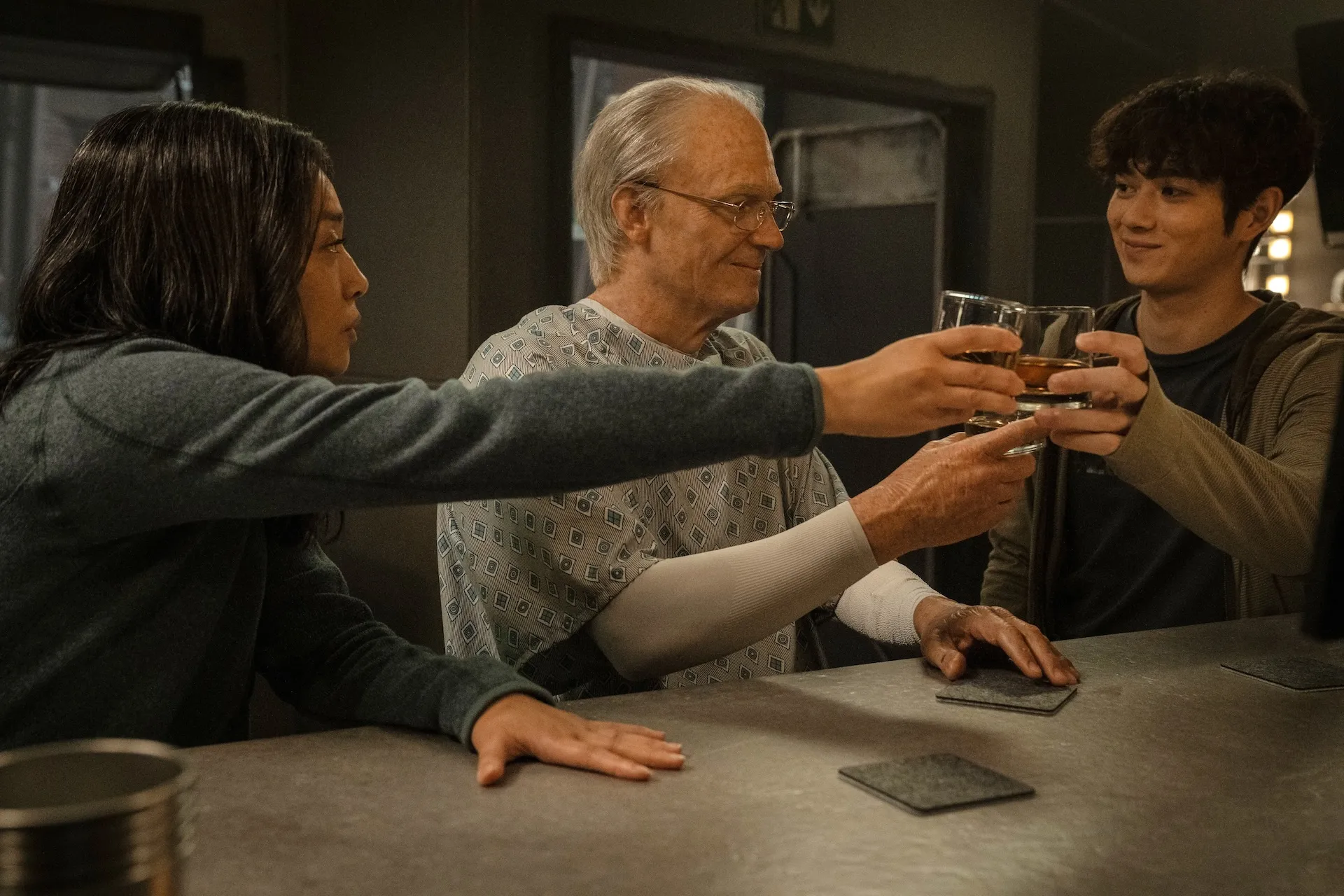 《为全人类》第五季高能落幕：传奇老将牺牲引发全网吃瓜，乔尔·金纳曼揭秘催泪告别内幕