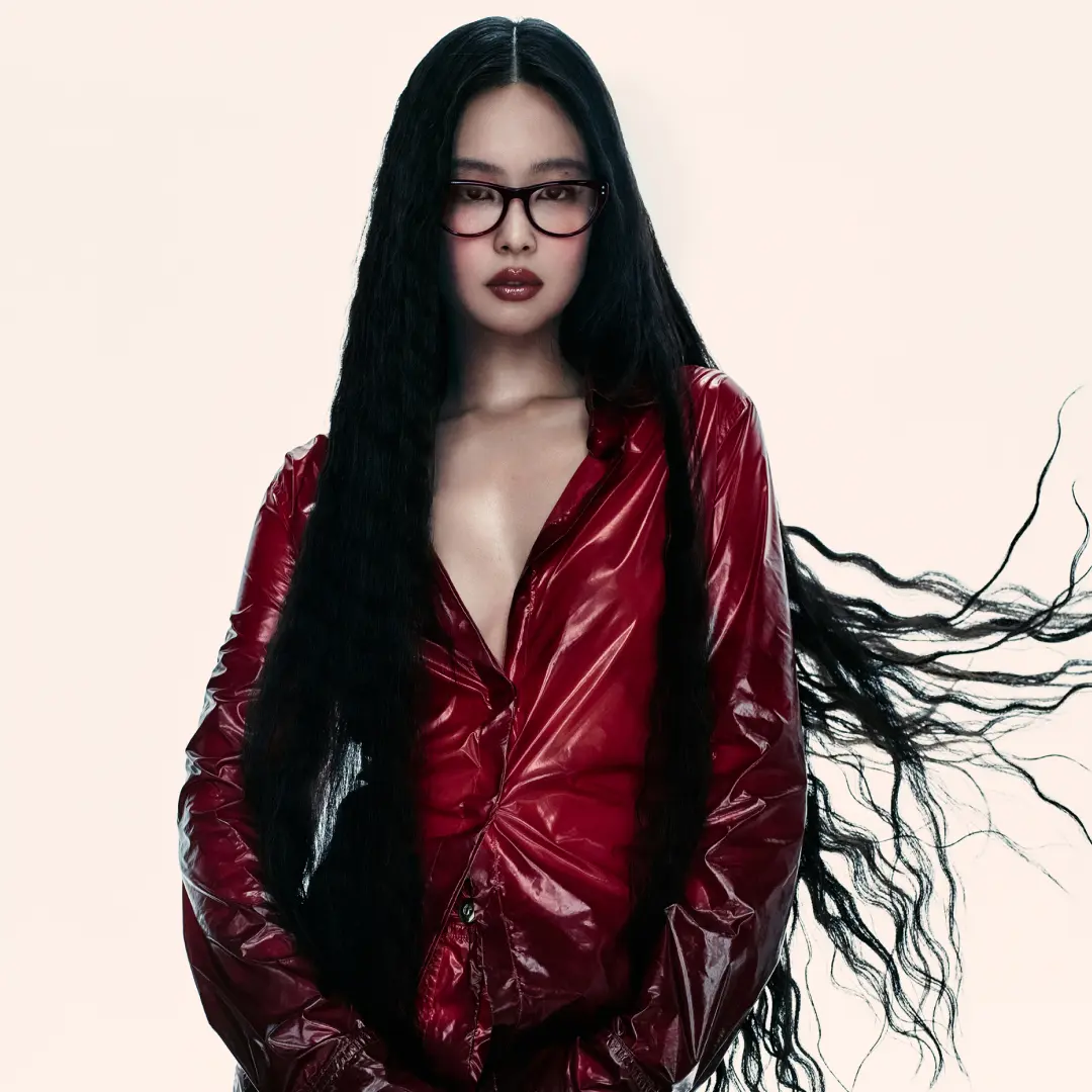 BLACKPINK Jennie 佩戴雷朋 Ray-Ban 墨镜展现全球品牌大使魅力
