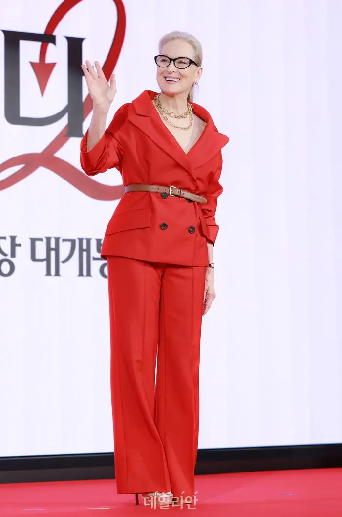 好莱坞巨星梅丽尔斯特里普与安妮海瑟薇访韩媒体见面会照片二