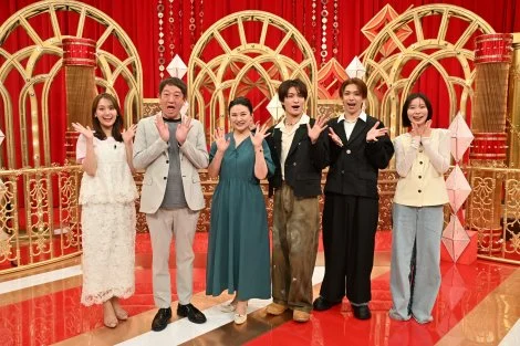 12日放送『世界!爽快!映像GP』に出演する(左から)井上清華、高橋茂雄(サバンナ)島崎和歌子、那須雄登(ACEes)、深田竜生(ACEes)、朝日奈央 (C)フジテレビ