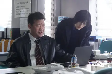 佐藤二朗与桥本爱在《夫妇别姓刑警》中的神仙同框剧照