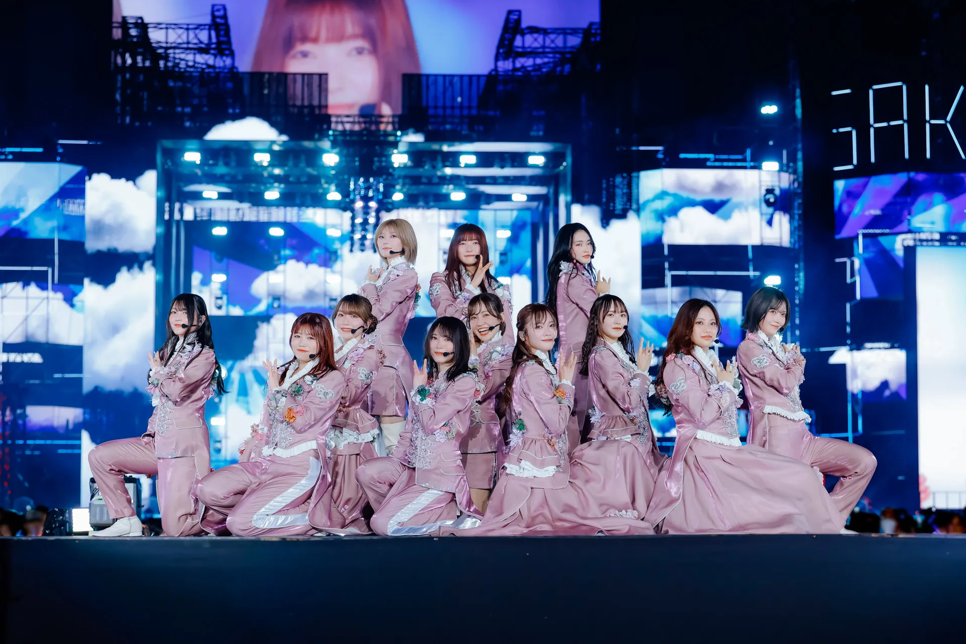 樱坂46四期生热血挥舞旗帜神级互动现场
