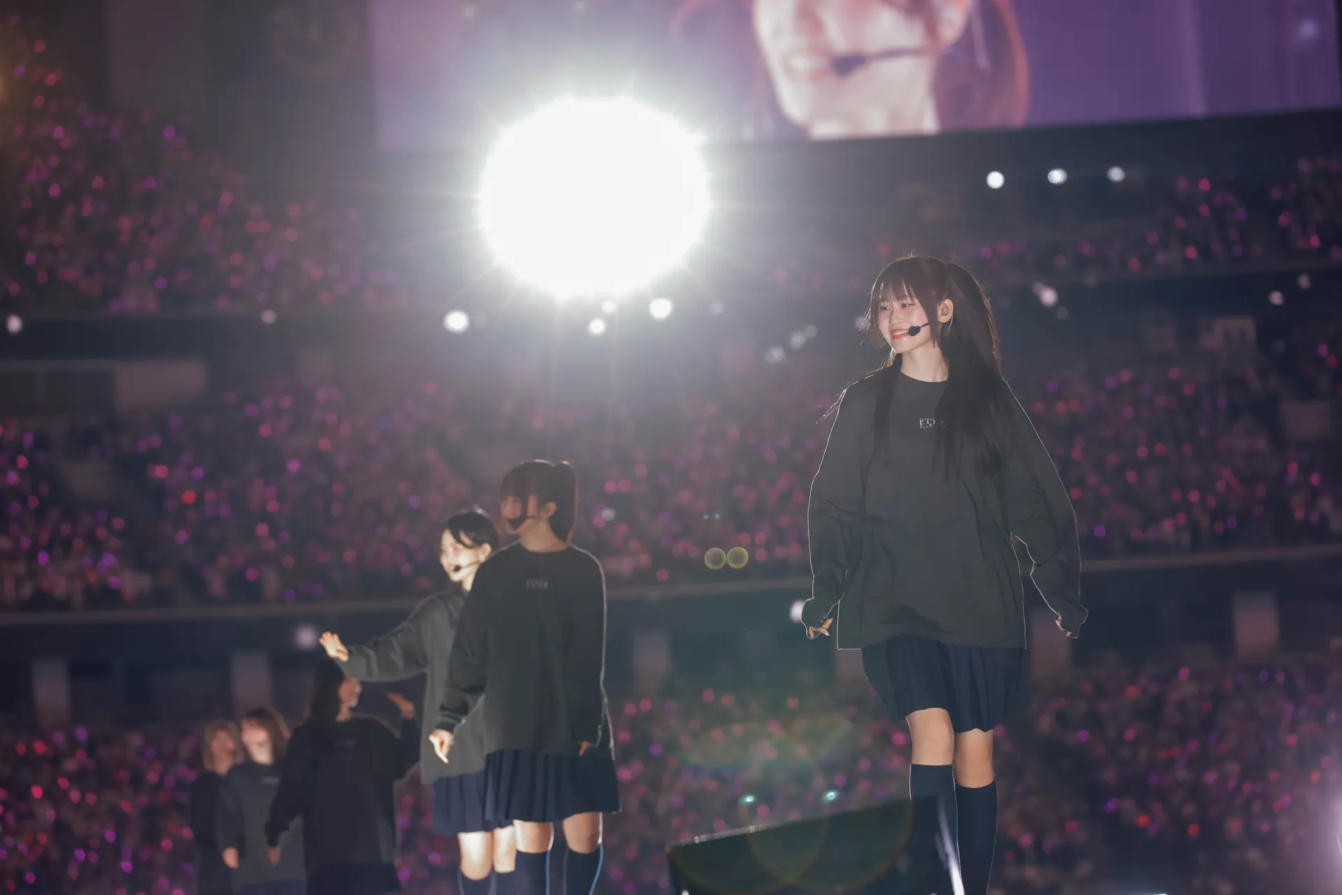 樱坂46成员安可舞台温馨大合照庆生现场