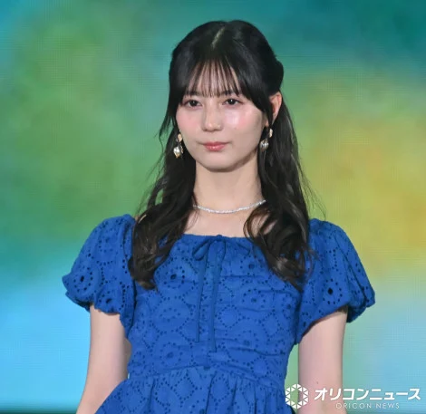 日向坂46小坂菜绪在GirlsAward 2026舞台上的神级甜美笑容