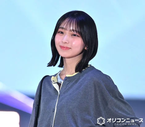 日向坂46成员大野爱实亮相GirlsAward时尚盛典展现自信走秀