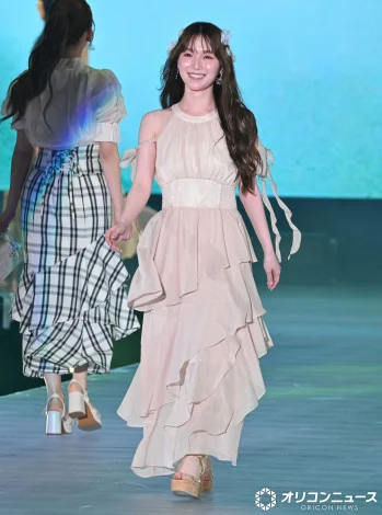 化身小公主的守屋丽奈在GirlsAward盛典完美展现时尚穿搭魅力