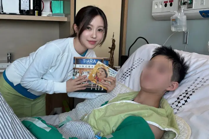 T-ara孝敏在社交媒体上分享探望病房粉丝的温馨合影及心路历程