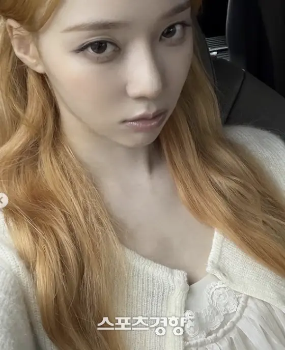 aespa Winter展现与以往犀利冷艳印象不同的柔和甜美风格