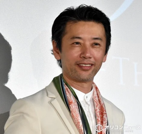 演员兼歌手大浦龙宇一官方公示照,尽显熟男气质