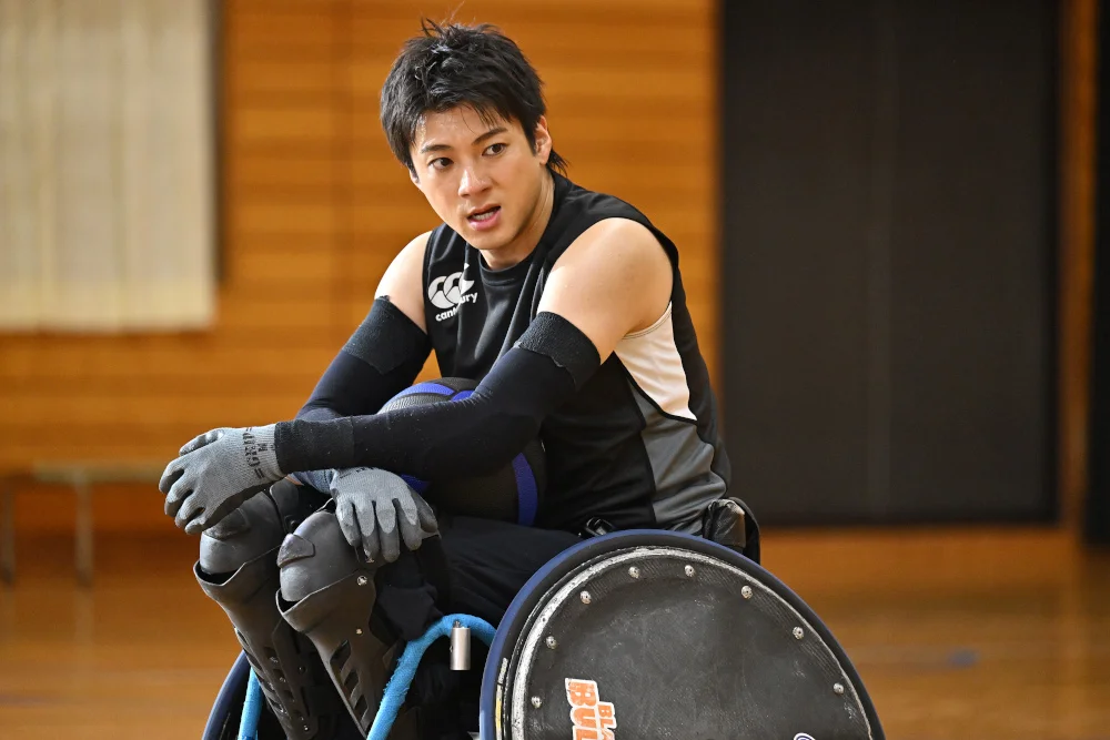 山田裕贵挑战轮椅橄榄球揭秘残疾运动员日常