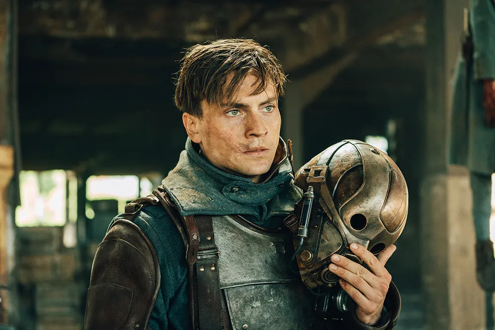 法国神剧《哨兵》遭BBC疯抢！男主注射血清开挂变异