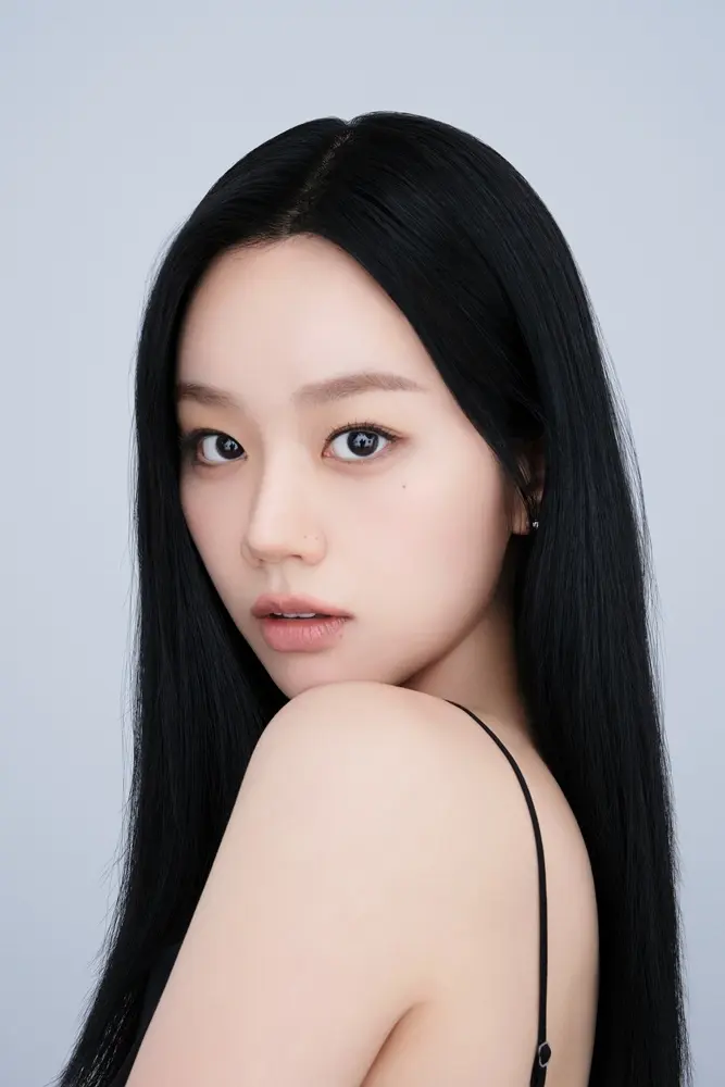 李惠利白色衬衫造型彰显清纯动人气质