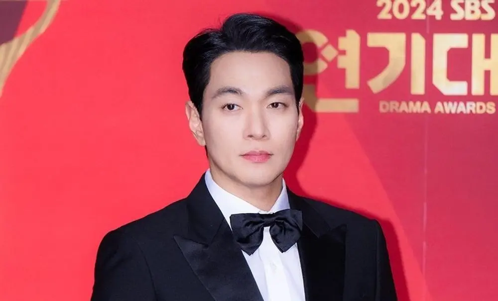 韩国实力派男演员李奎翰写真照