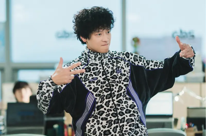 姜栋元携喜剧电影《Wild Thing》破格回归，挑战高难度舞蹈演绎落魄偶像