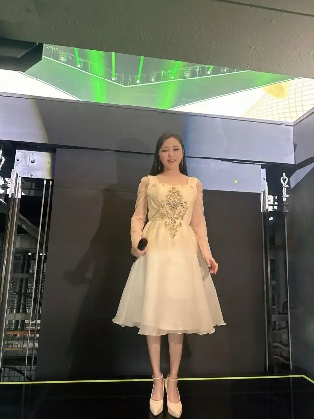 宋歌人在Instagram上分享的清纯优雅风格近照