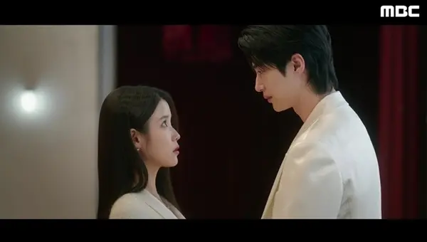 IU边佑锡《21世纪大君夫人》收视飙升，契约婚姻曝光男主霸气护妻