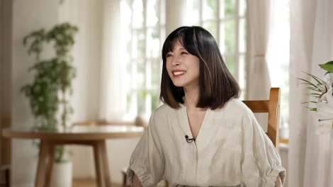 『WBS』の独占インタビューに応じた中森明菜(C)テレビ東京