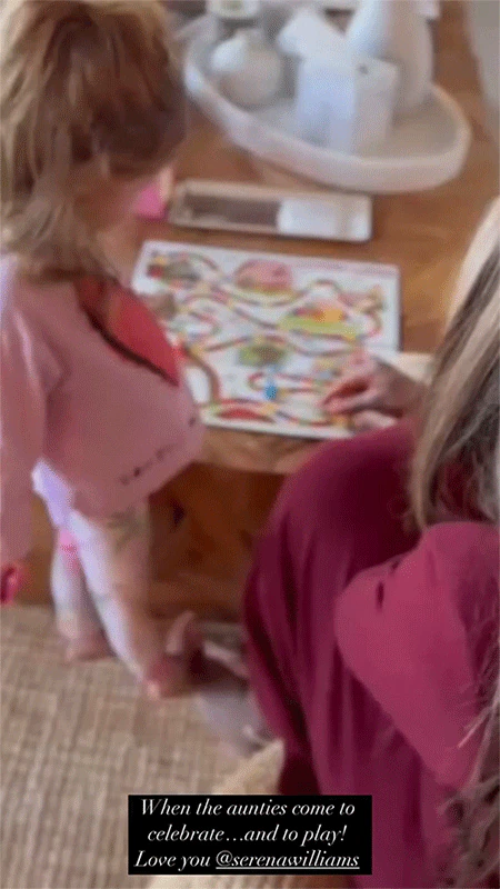 莉莉贝特公主与妈妈闺蜜玩游戏