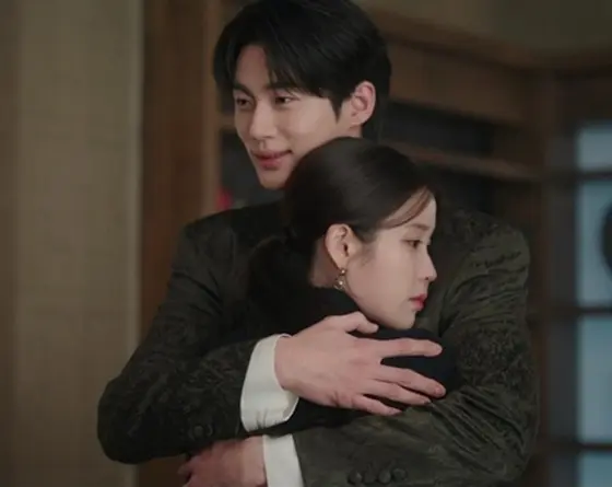 ‘纯爱’ IU向边佑锡提“我们离婚吧”引发冲击……《大君夫人》11.7% 刷新自身最高纪录 [综述]