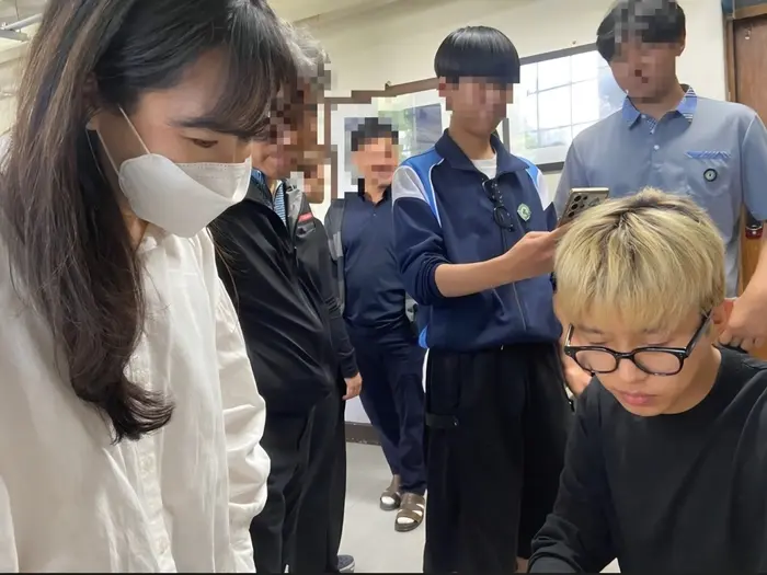 林英雄，父母节惊喜访问母校……法拉利现身引发学校轰动