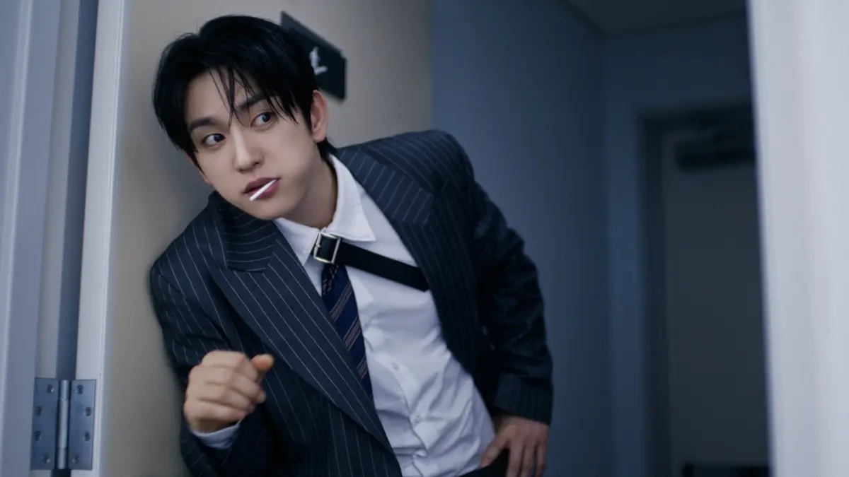 朴珍荣演绎主打歌EVERLOVE震撼舞台瞬间