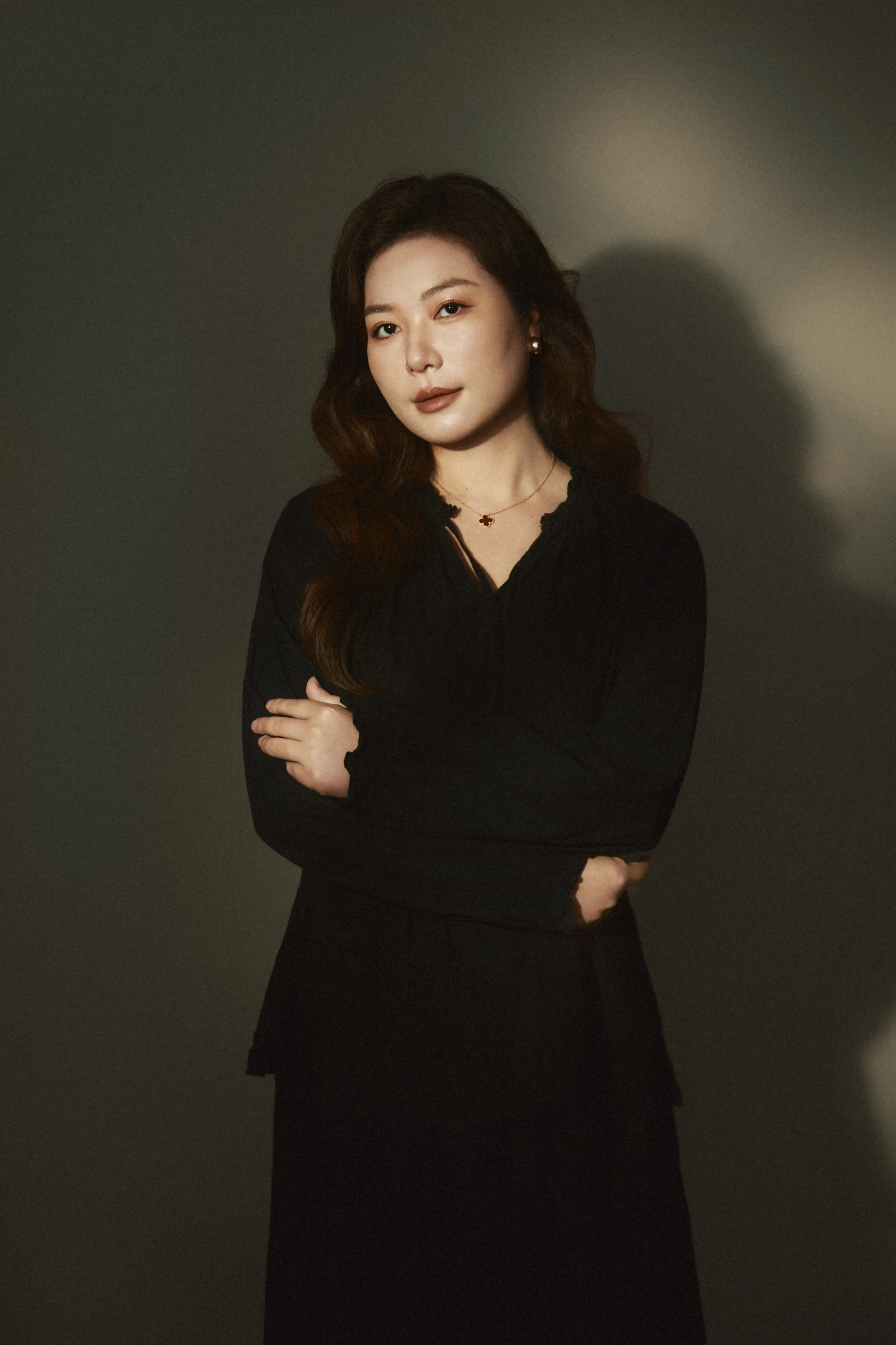 沙丽发行原创单曲《爱在这里》 城市民谣致敬深圳打拼者 - 音乐资讯