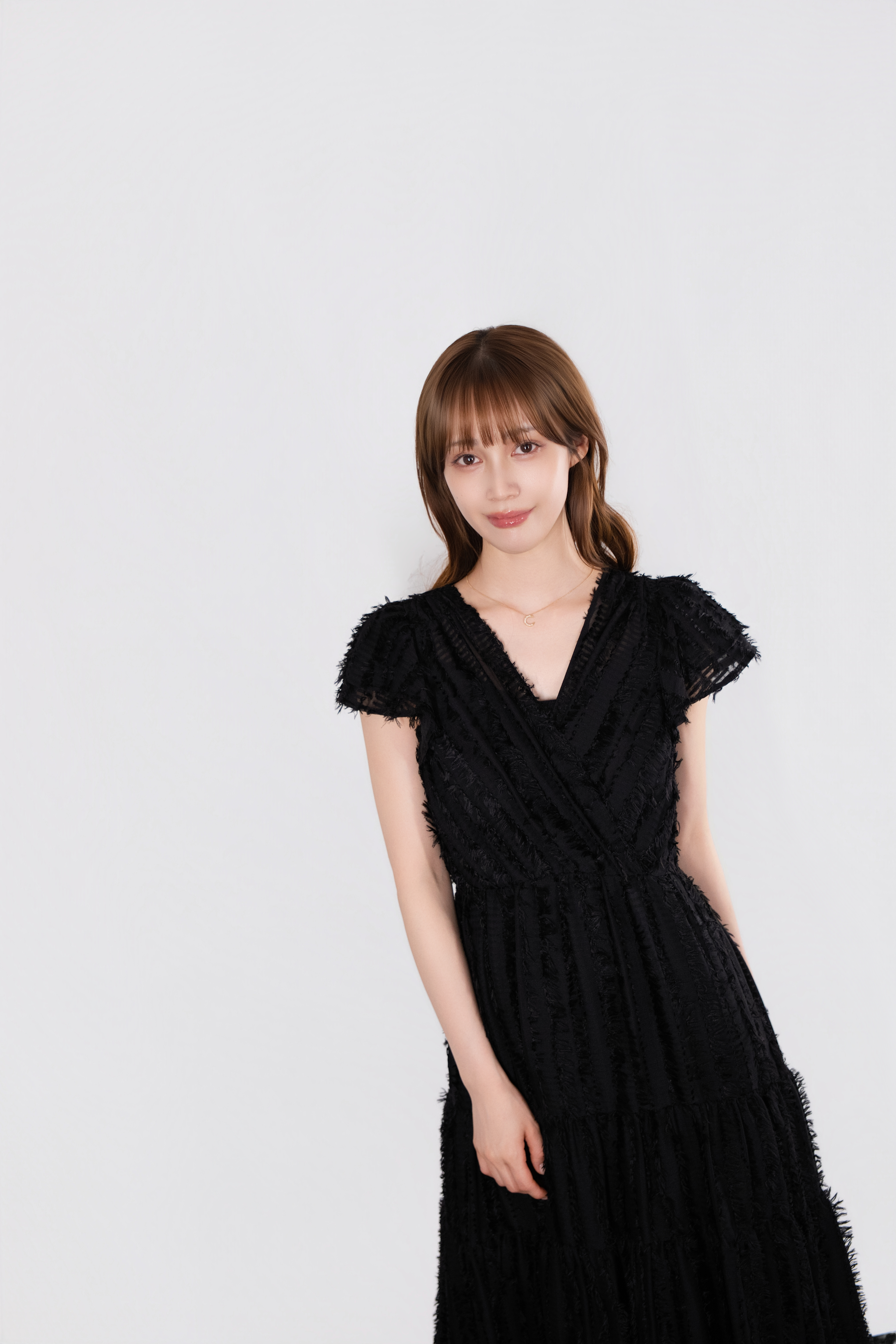 中村百合香受访谈及新曲主题大秀反差萌