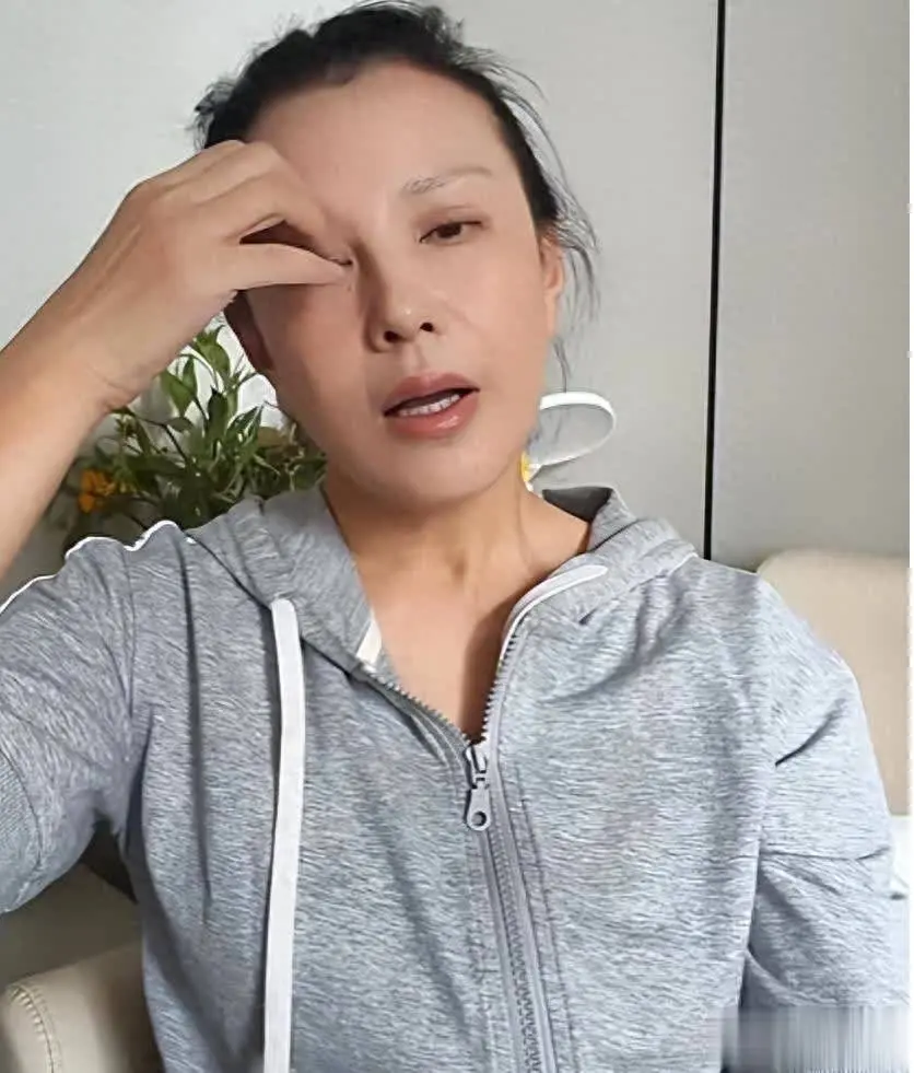 近期短剧演员动态：52岁朱晏背巨债复出，揭穿骗局真实内幕